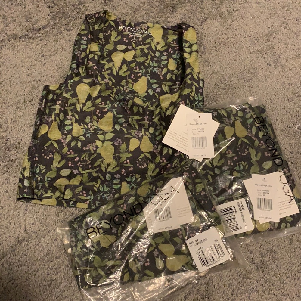Beyond Yoga spacedye pear mist set